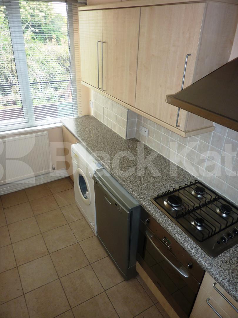 Fantastic two double bed apartment mins to regents park and camden tube Park Village East, Regents Park